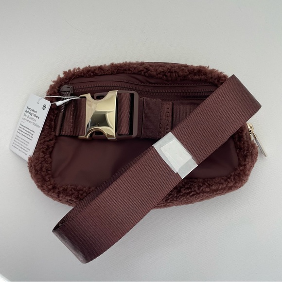 NWT Lululemon Everywhere Fleece Belt Bag 1L Brown Earth/Gold - Picture 2 of 15